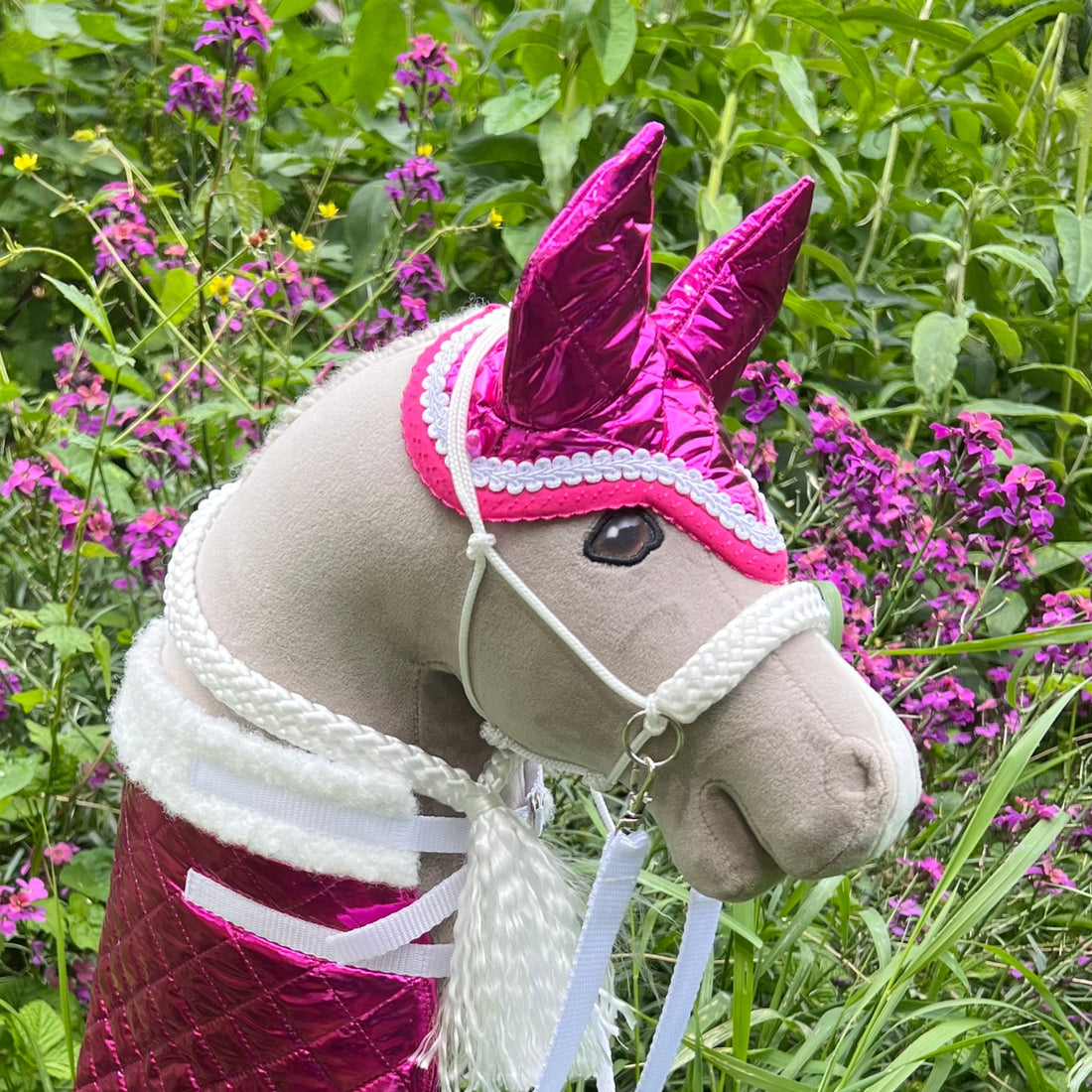 Oornetje roze glimmend met wit kant