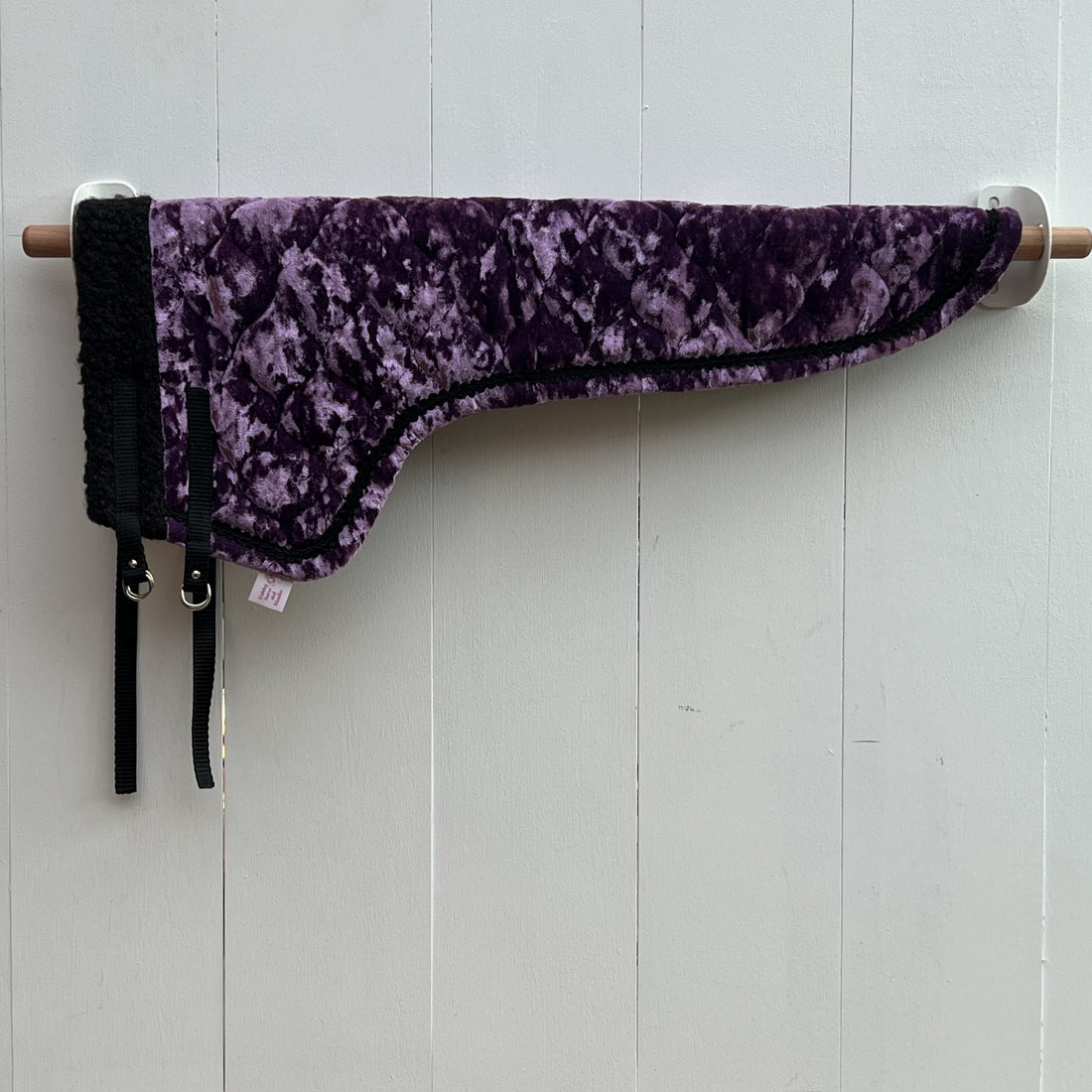 dekentje lang paars fluweel met zwart band