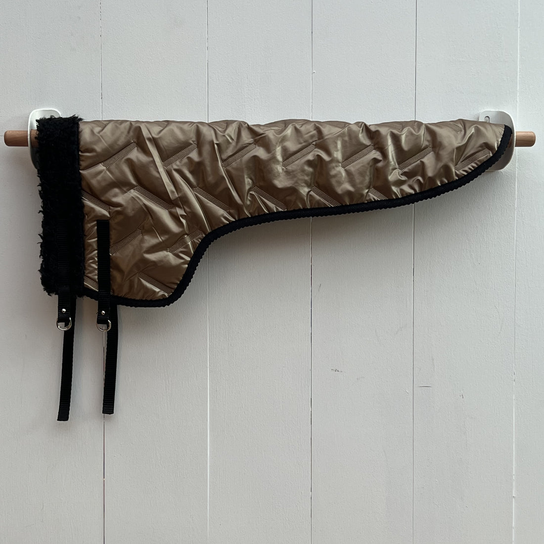 dekentje lang goud met zwarte bies