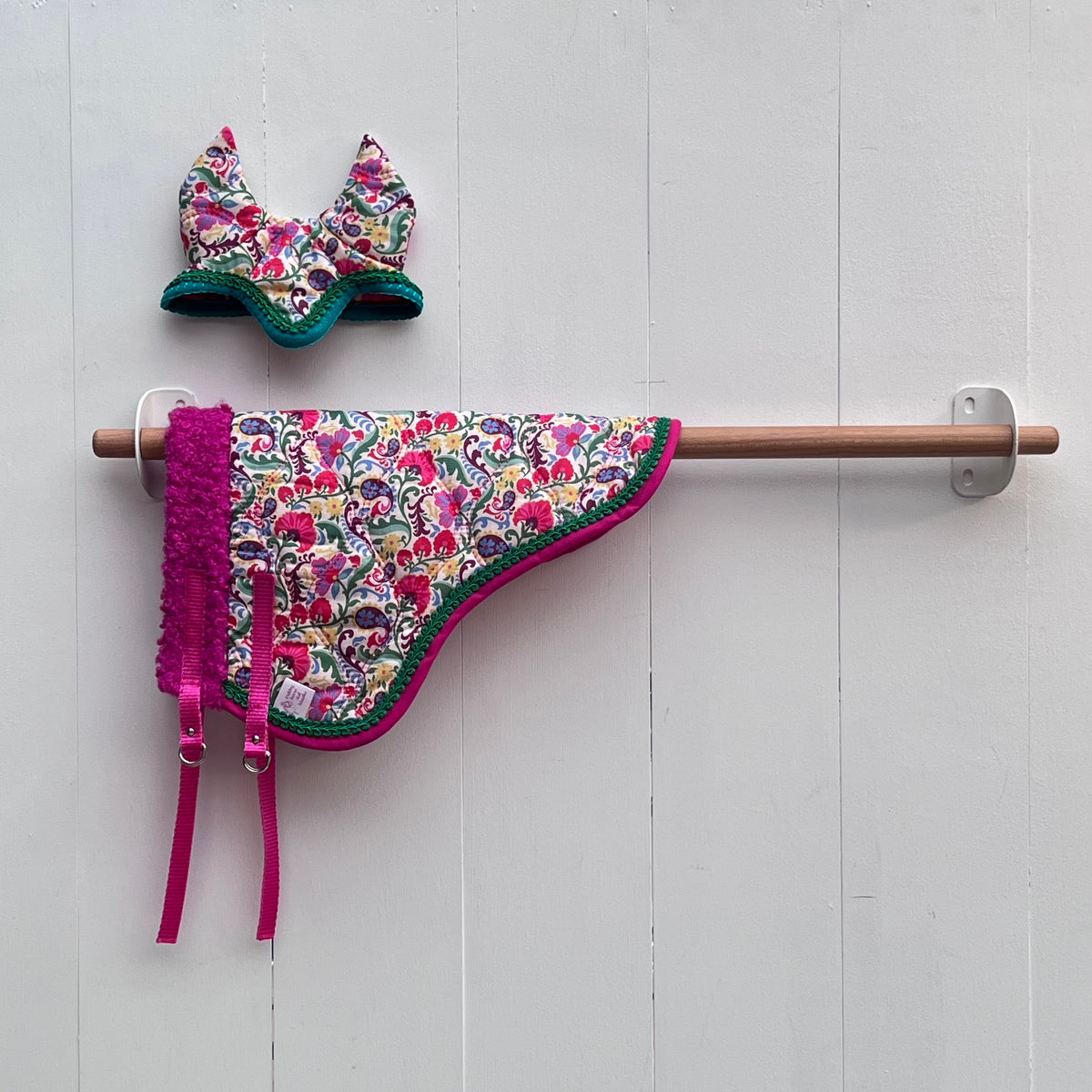 Dekentje kort By Astrup / Stip de pony gekleurd met bloemen patroon