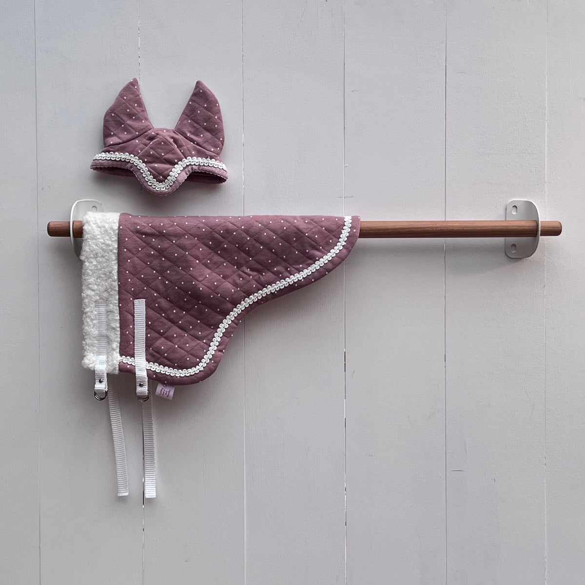 Dekentje kort oud roze met kleine witte stipjes