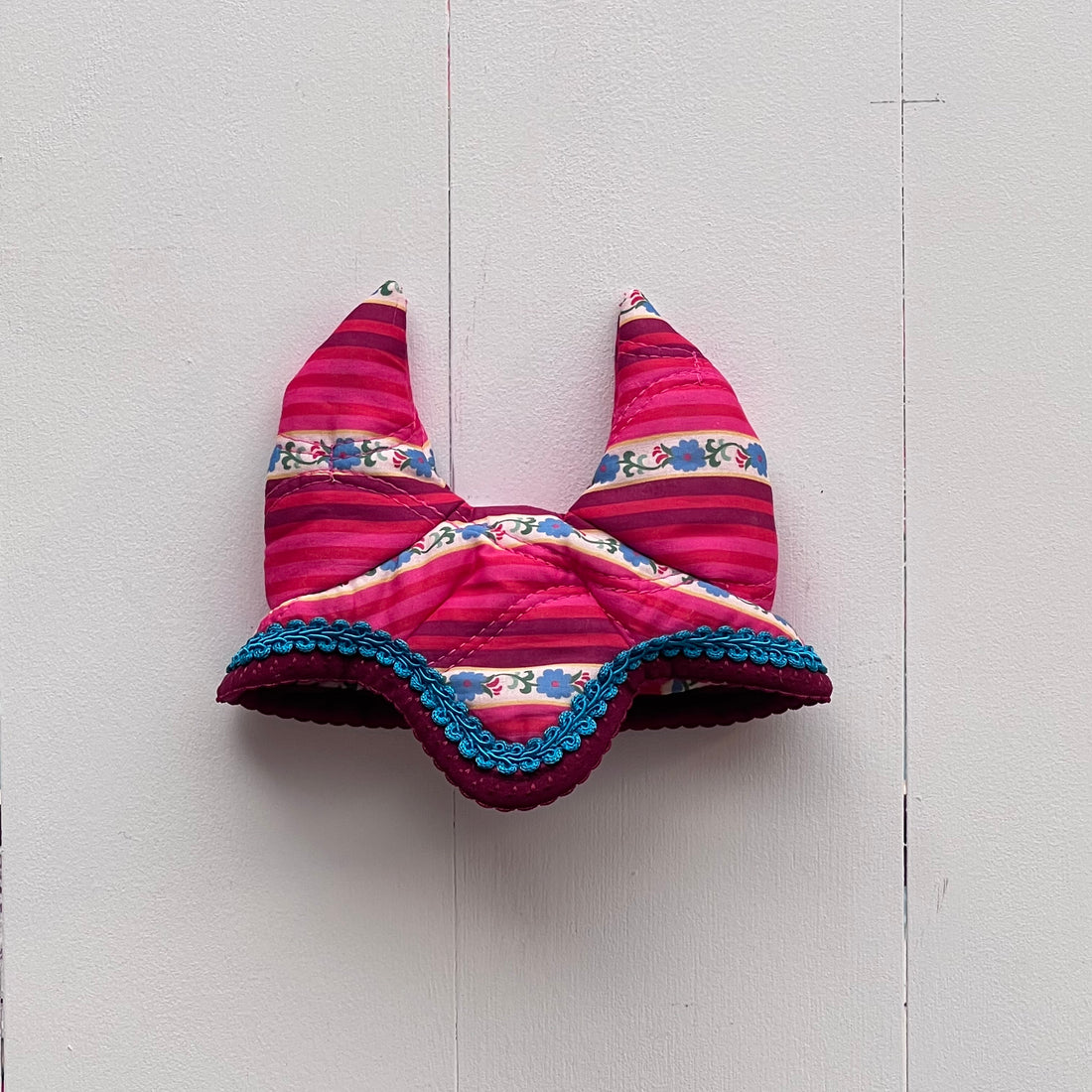 Oornetje roze gestreept bies d rood band/kant blauw