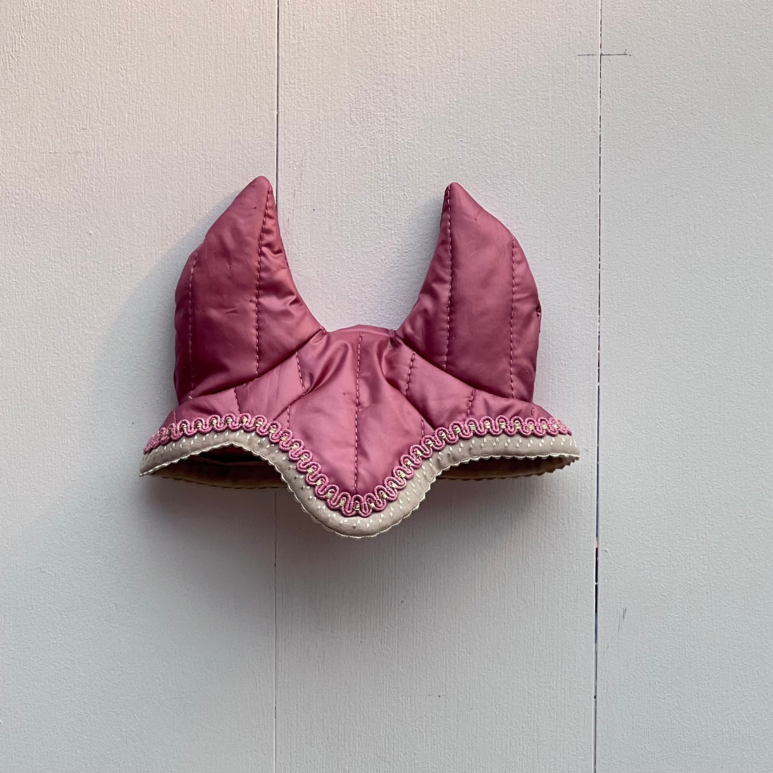 Oornetje oud roze bies zand met kantrandje