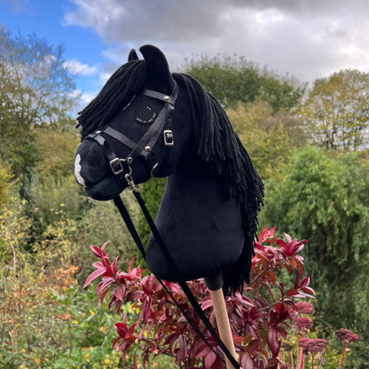 Hobbyhorse model Paard, zwart met bles, snap, Engels hoofdstel