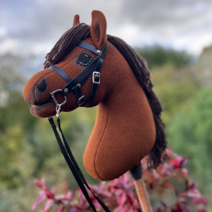 Hobbyhorse model Pony vos kleurig met Engels hoofdstel