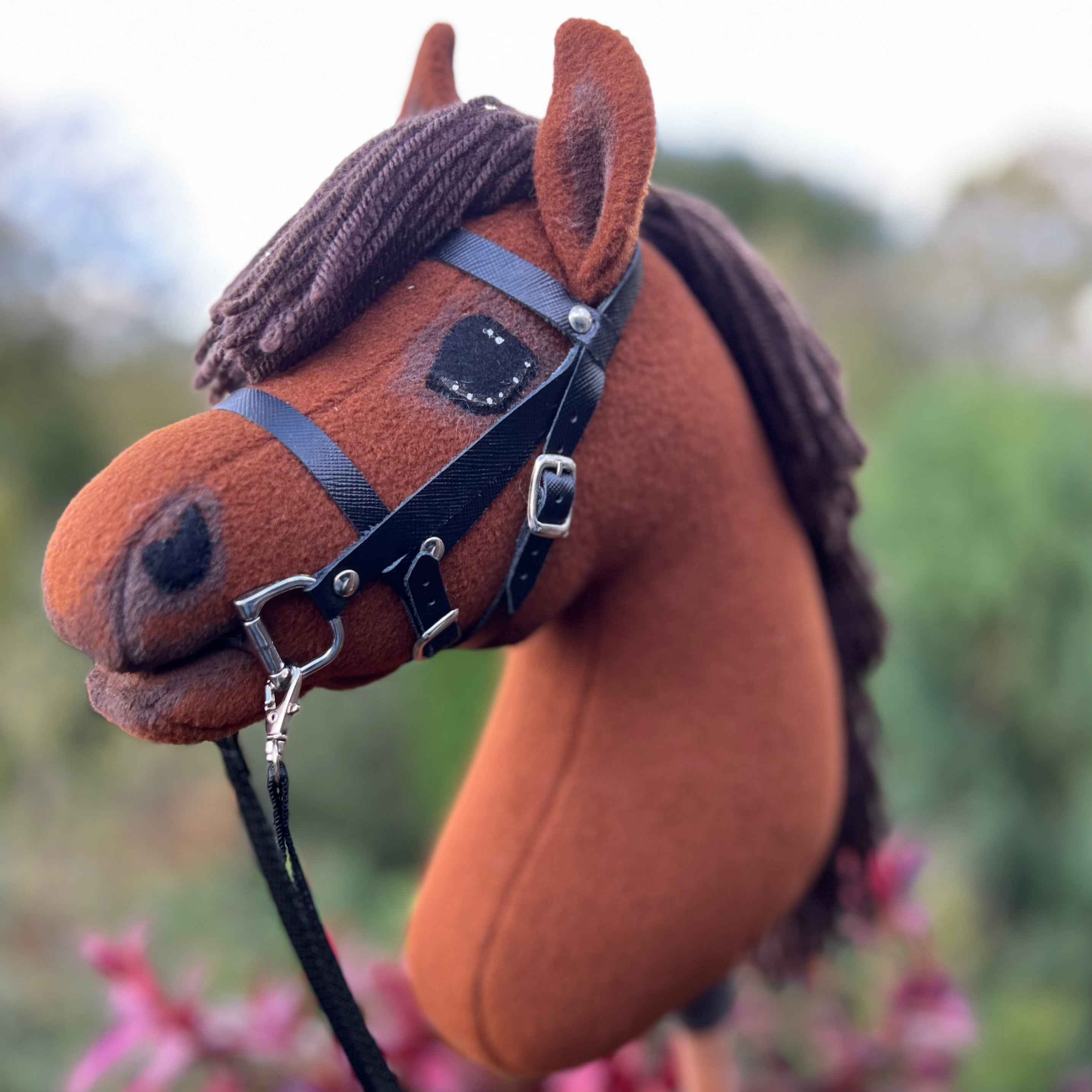 Hobbyhorse model Pony vos kleurig met Engels hoofdstel