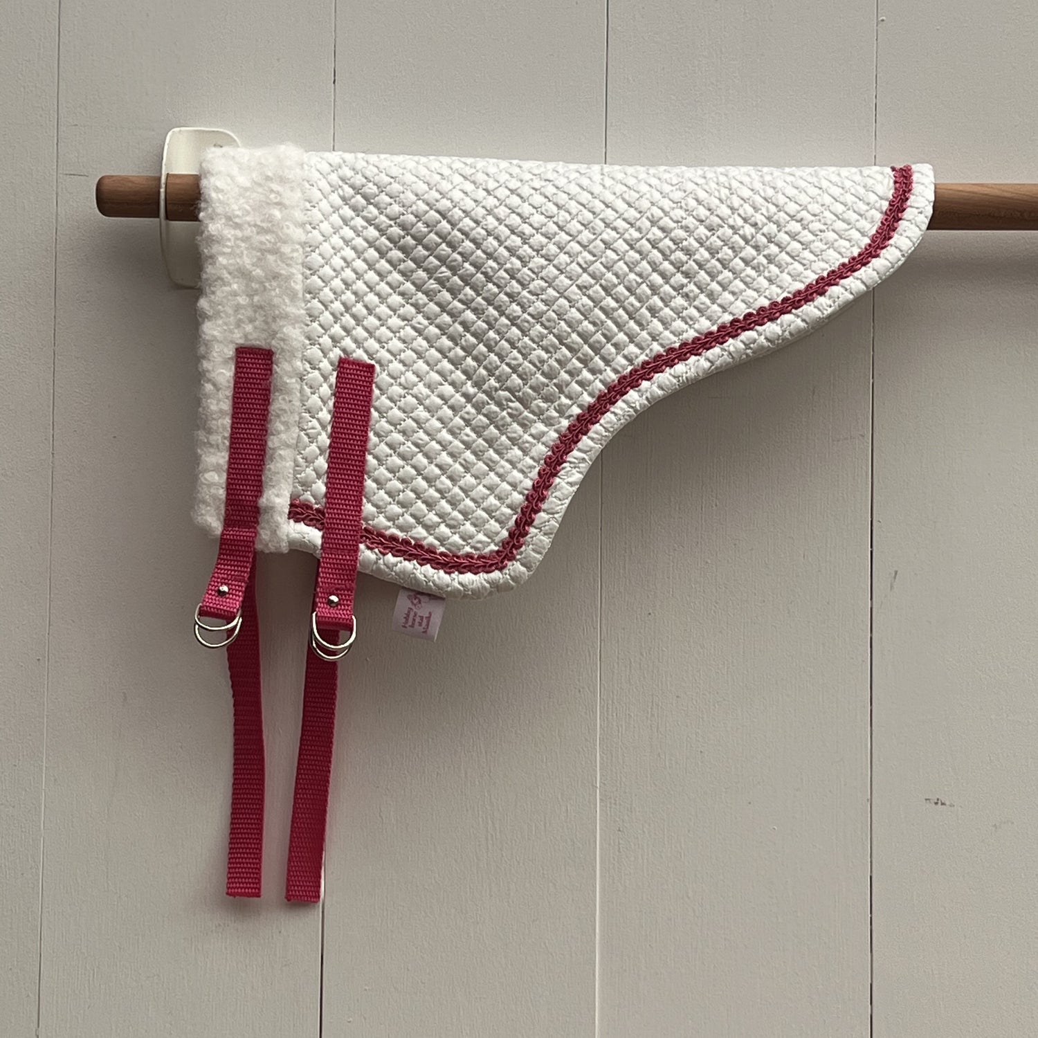 Dekentje kort By Astrup / Stip de pony wit met roze bandje