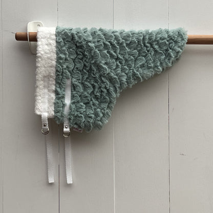 Dekentje kort By Astrup / Stip de pony groen stof heeft een schulp