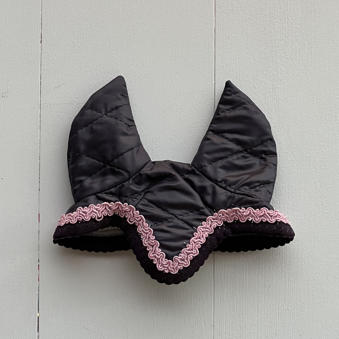 Dekentje lang paars met roze glimmend bandje + oorntje