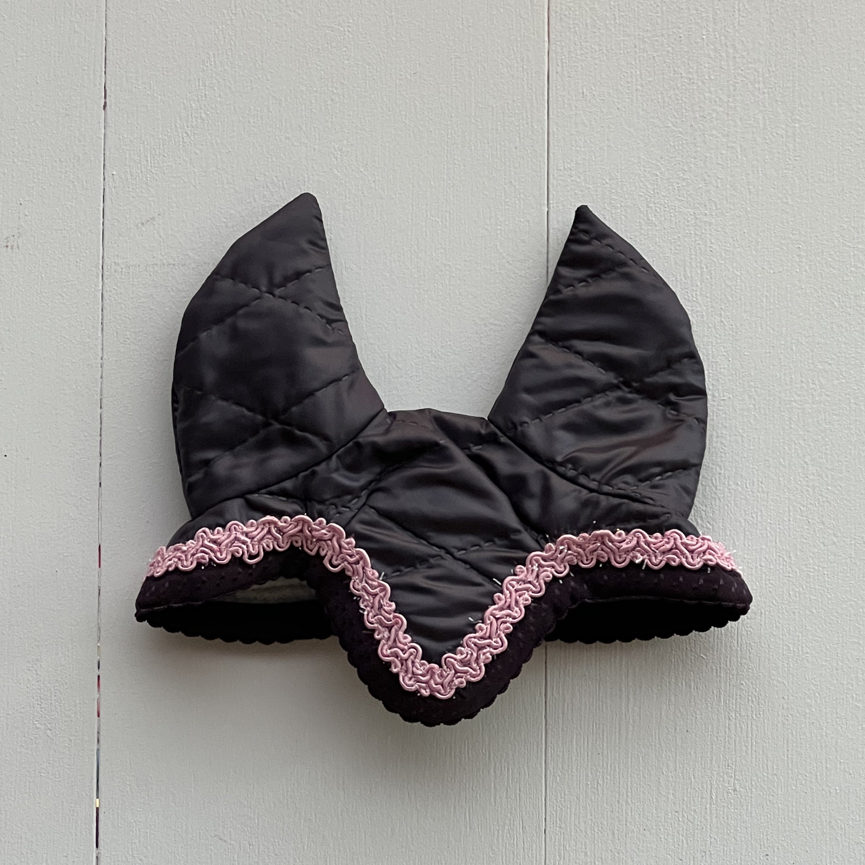 Dekentje lang paars met roze glimmend bandje + oorntje