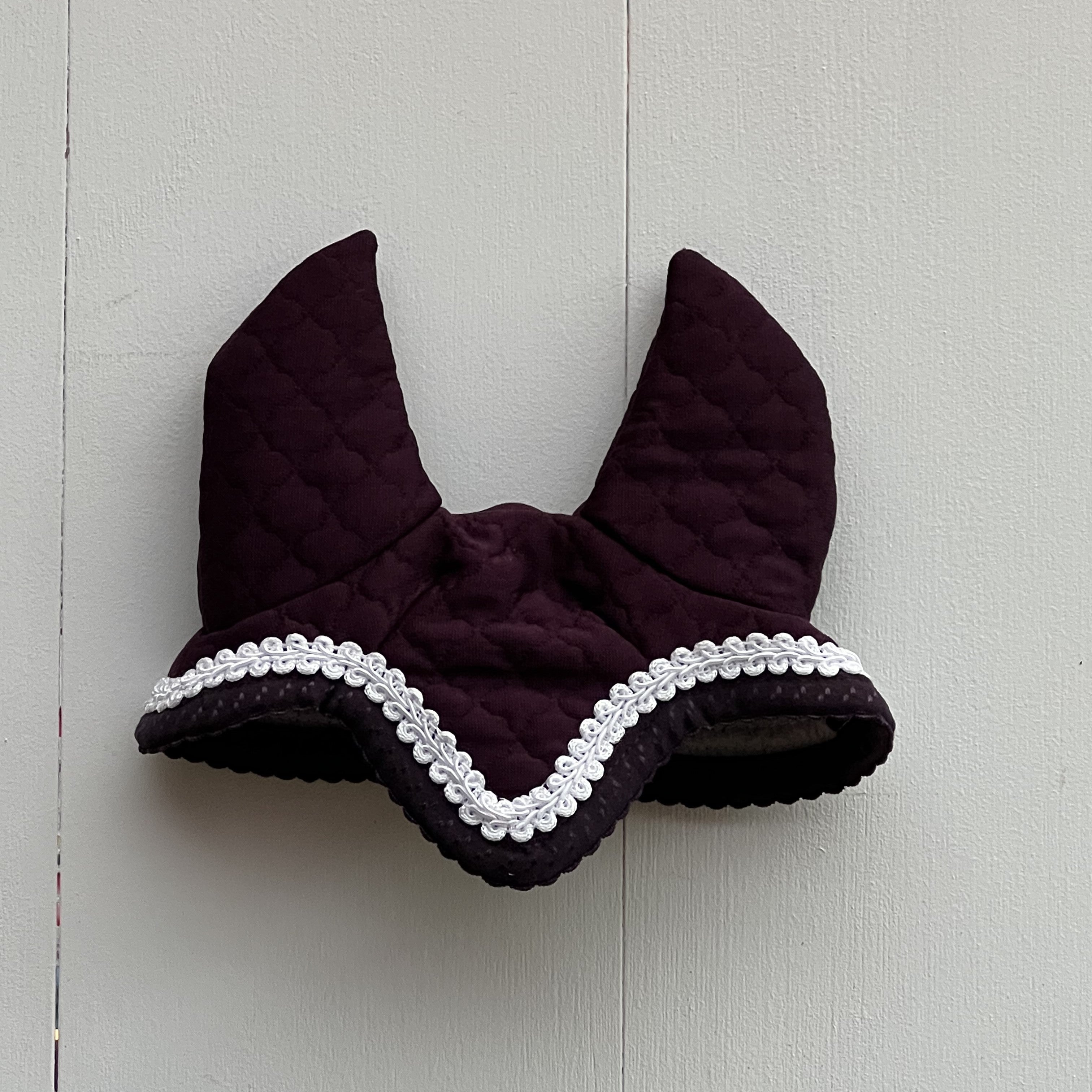 Oornetje donker paars met wit band