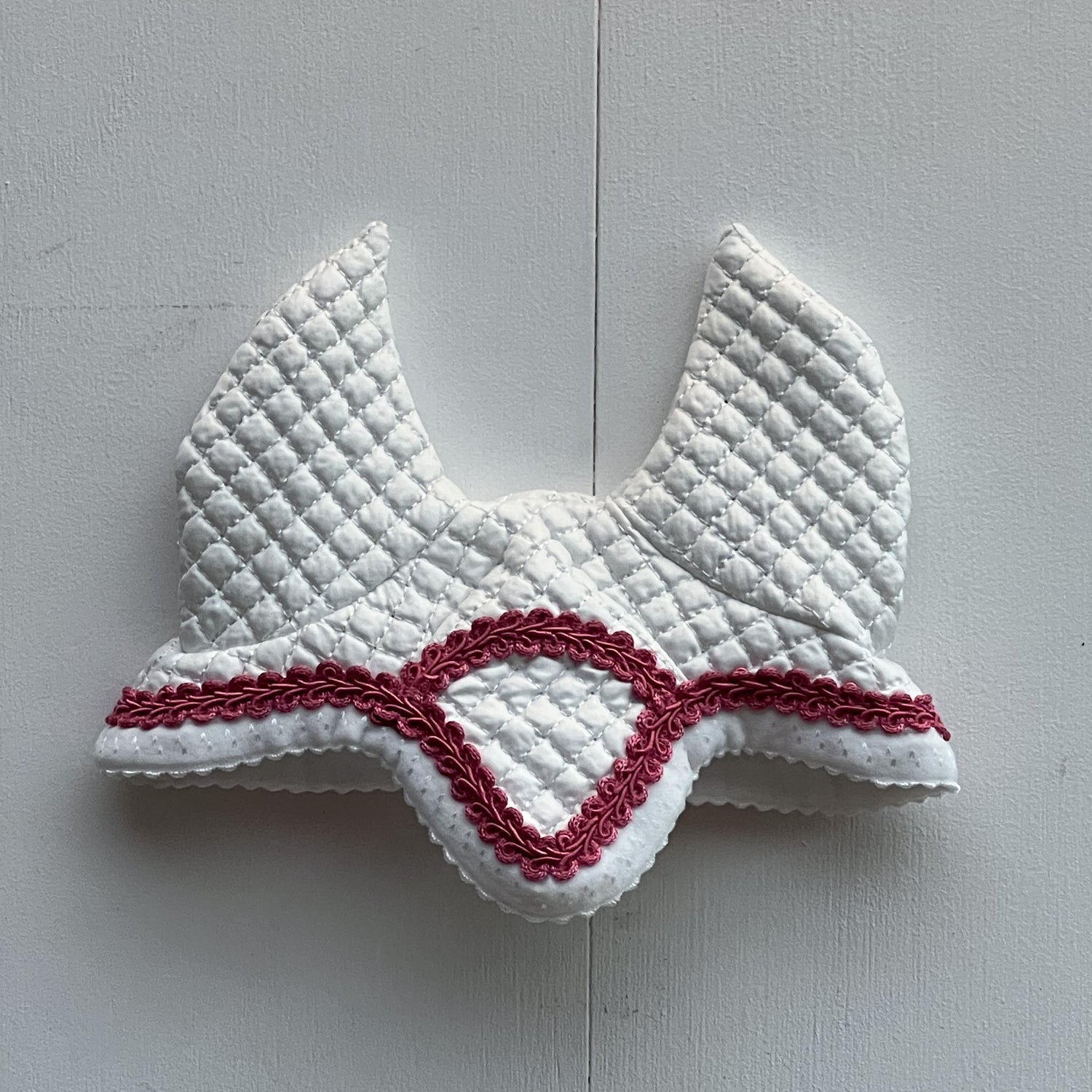 Oornetje wit bies wit met roze bandje