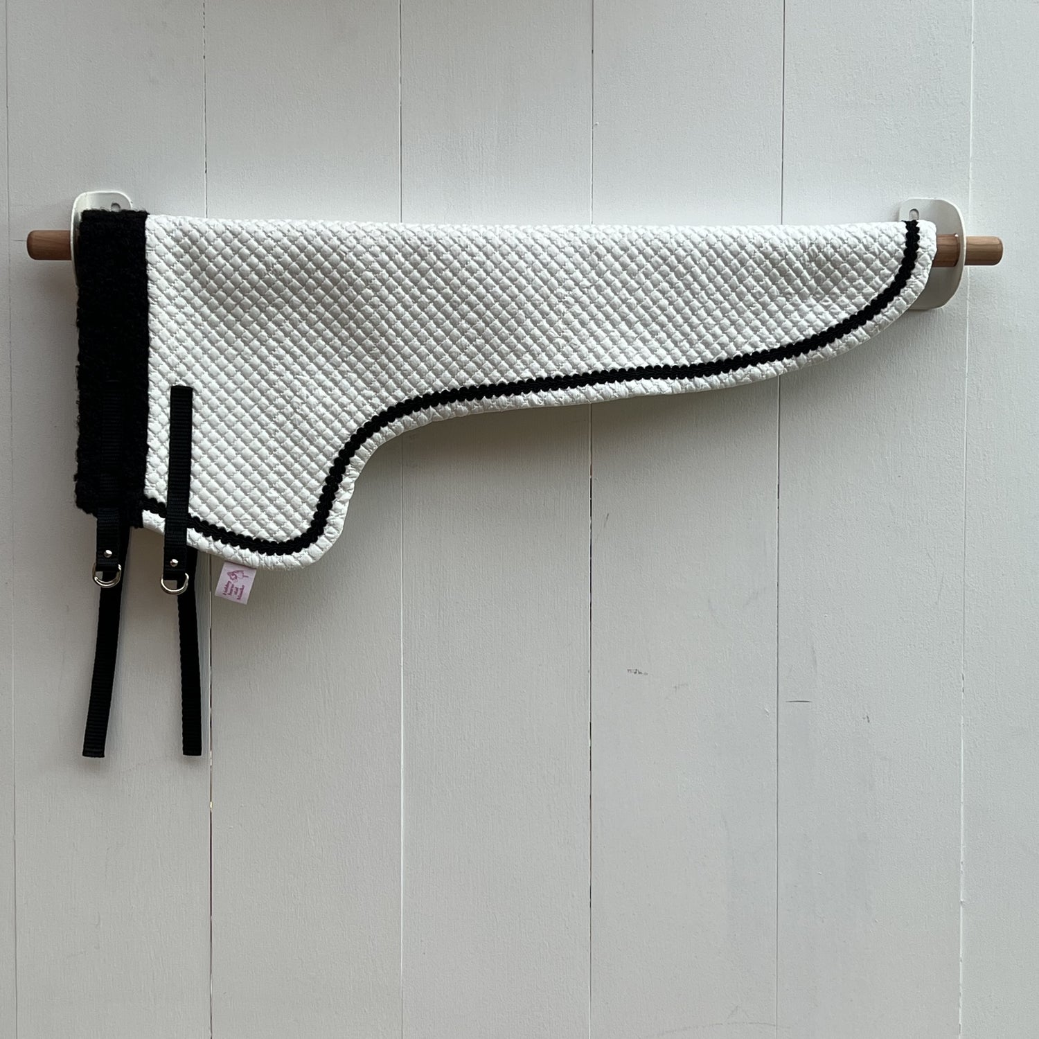 dekentje lang wit met zwart band