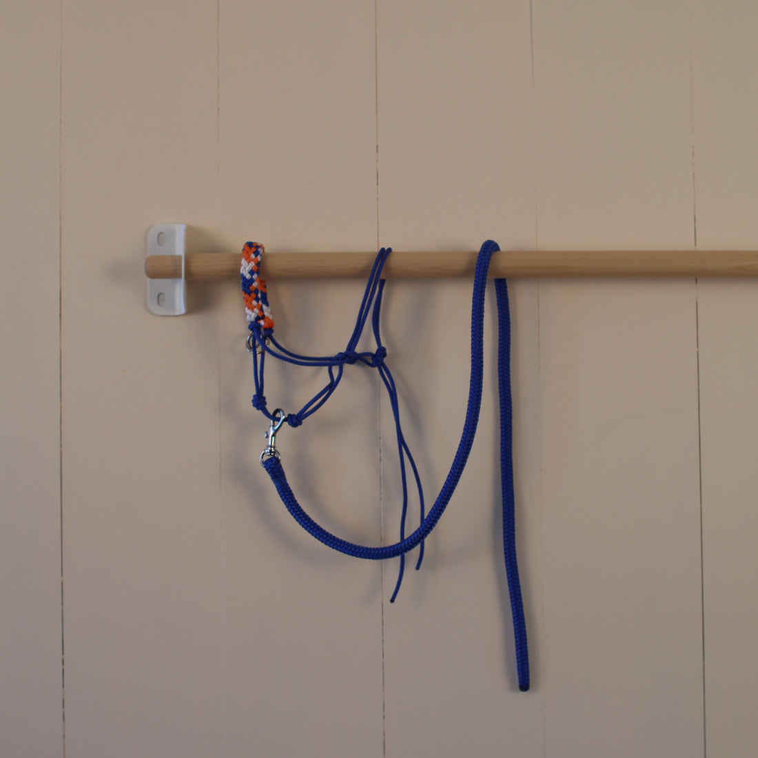 Halter with rope orange / blue / white
