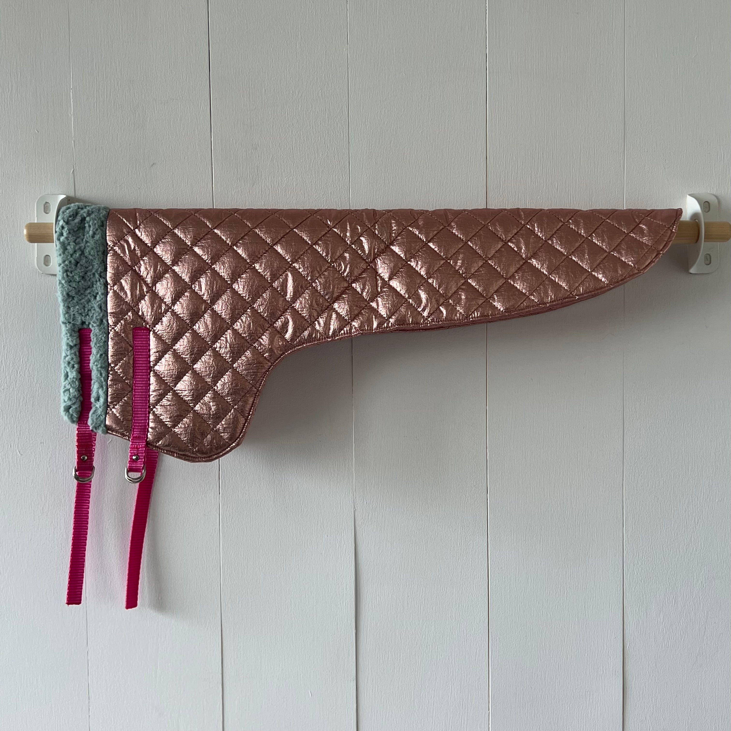 Long blanket, old pink, slightly shiny