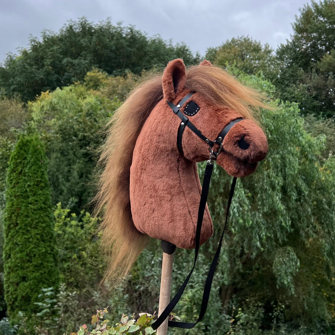 Hobbyhorse paard fluffy voskleurig