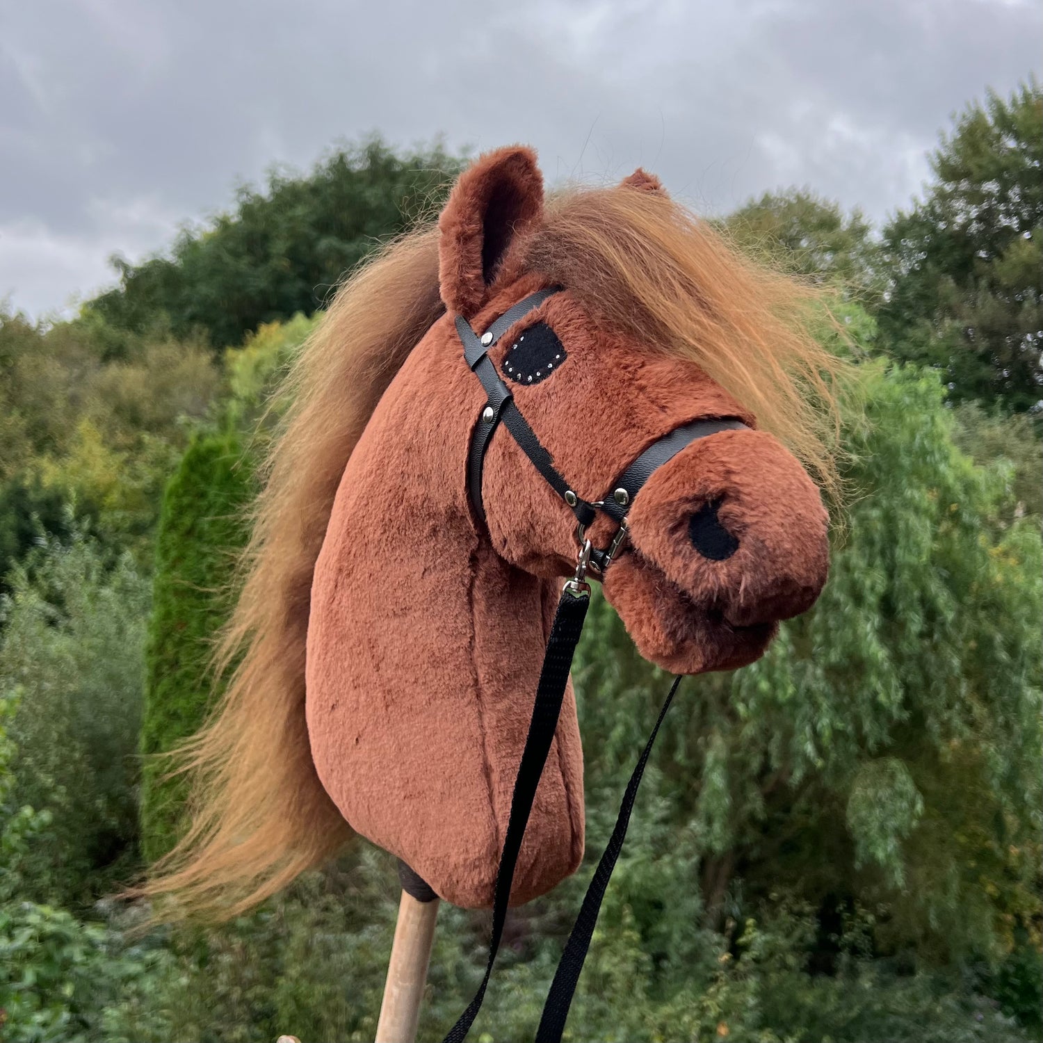 Hobbyhorse paard fluffy voskleurig