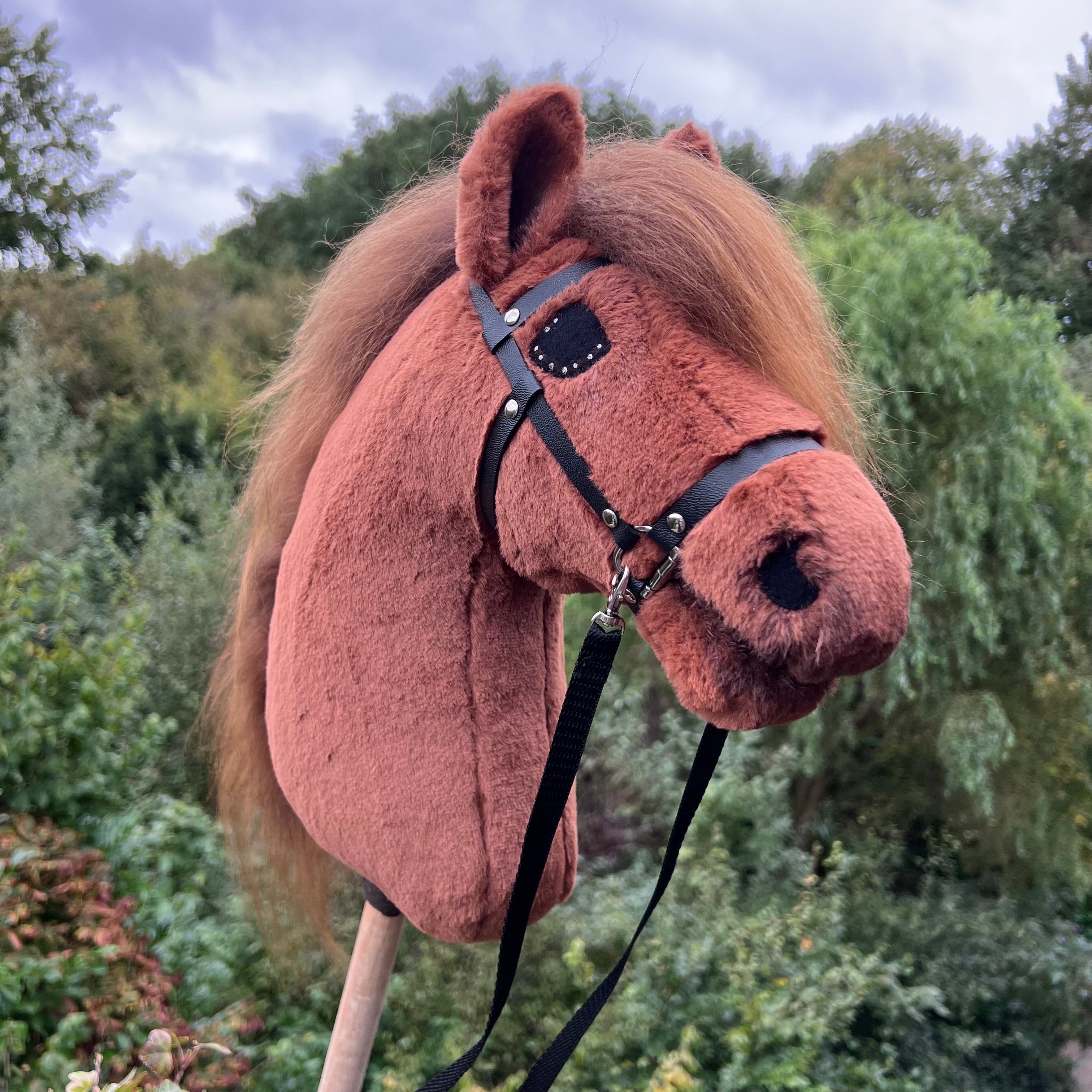 Hobbyhorse paard fluffy voskleurig