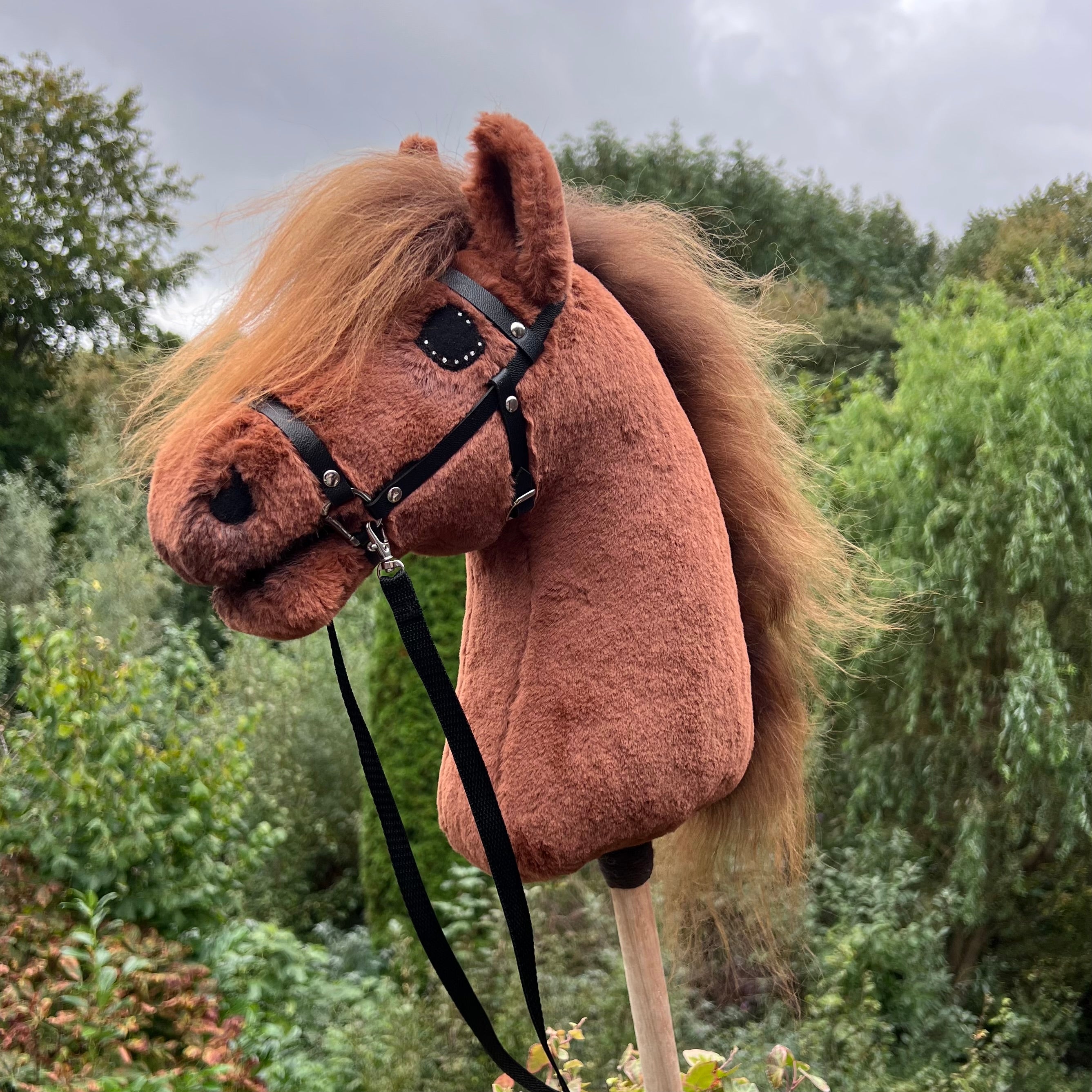 Hobbyhorse paard fluffy voskleurig