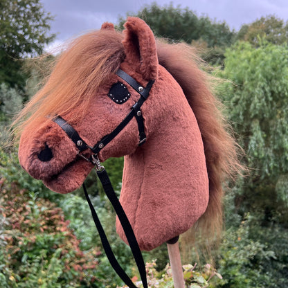 Hobbyhorse paard fluffy voskleurig