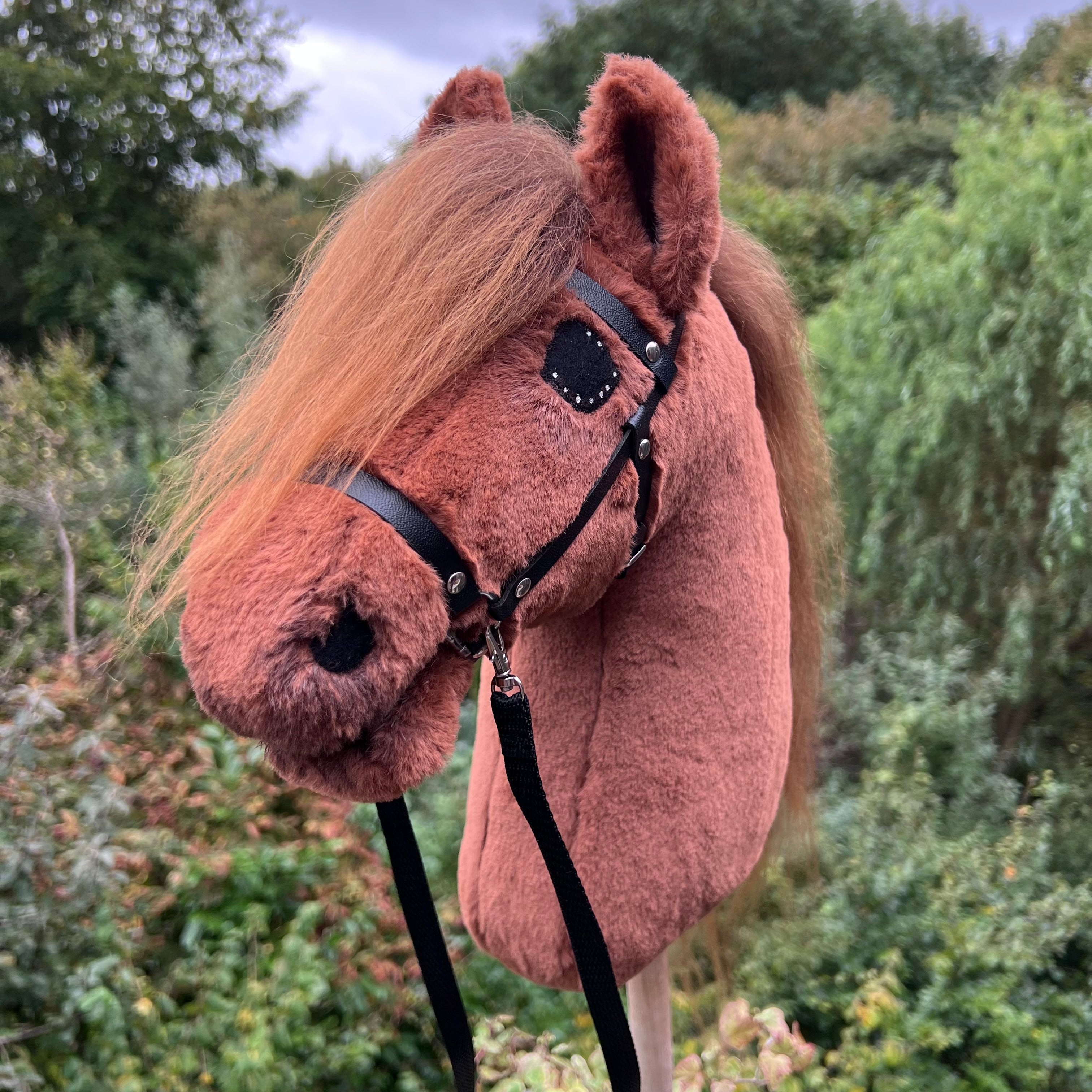 Hobbyhorse paard fluffy voskleurig