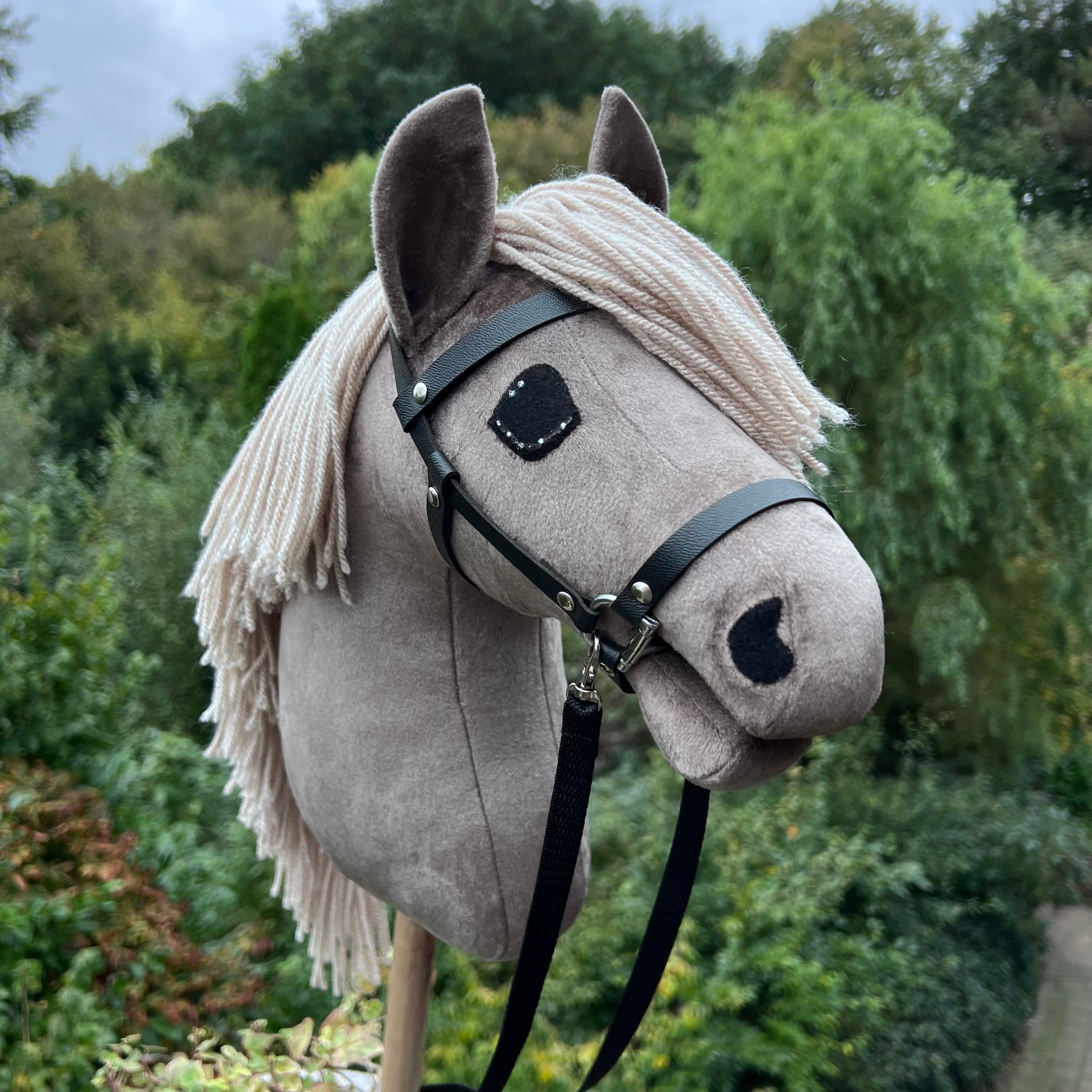 Hobbyhorse paard grijs / beige met appeltjes