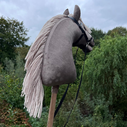 Hobbyhorse paard grijs / beige met appeltjes