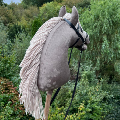 Hobbyhorse paard grijs / beige met appeltjes