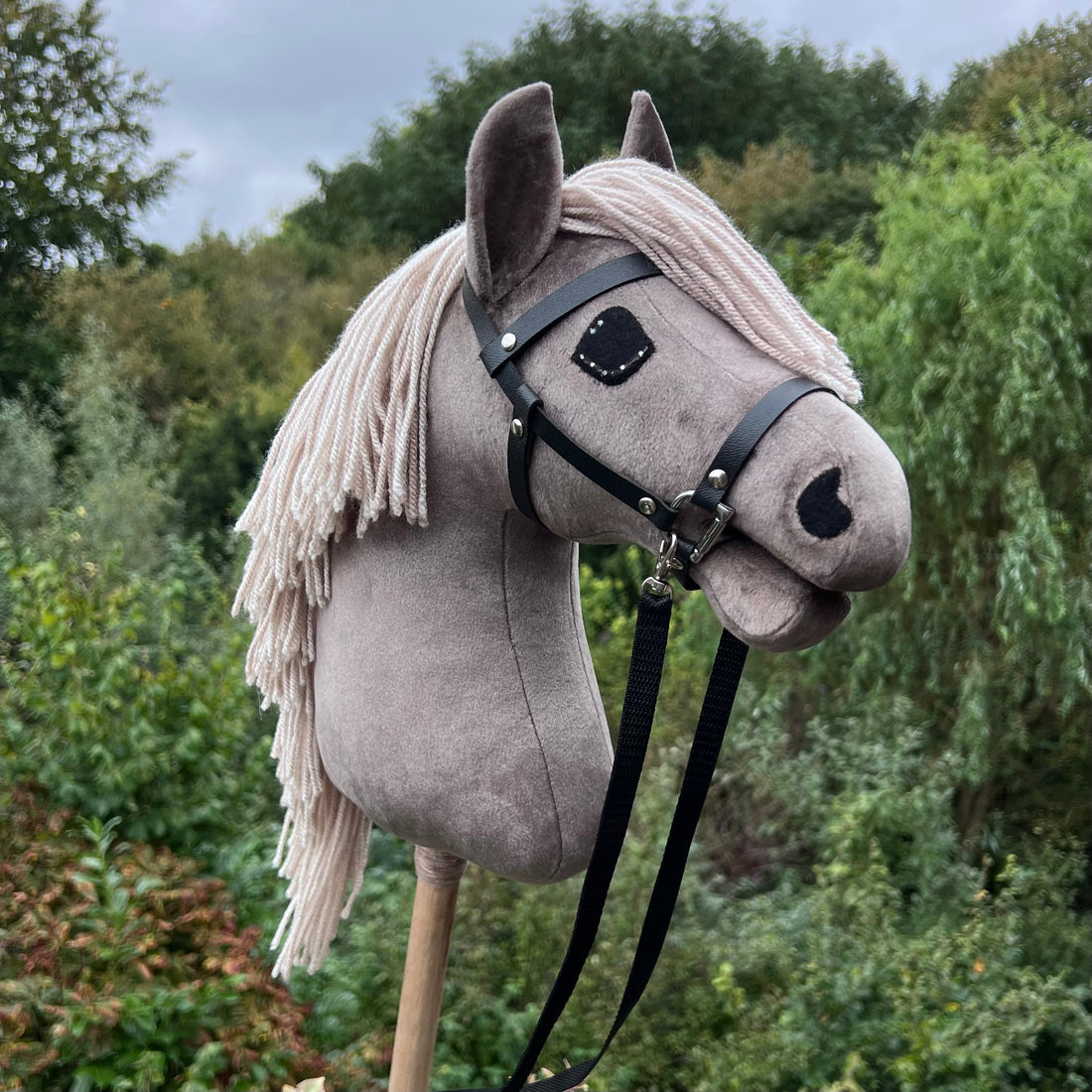 Hobbyhorse paard grijs / beige met appeltjes