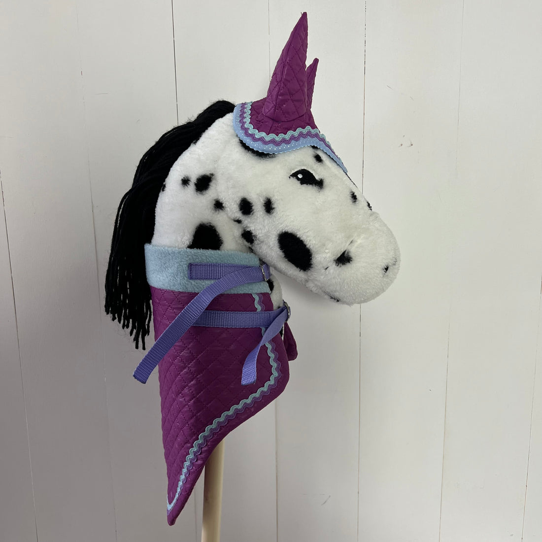 Dekentje kort By Astrup / Stip de pony paars met bandje in blauw en lila