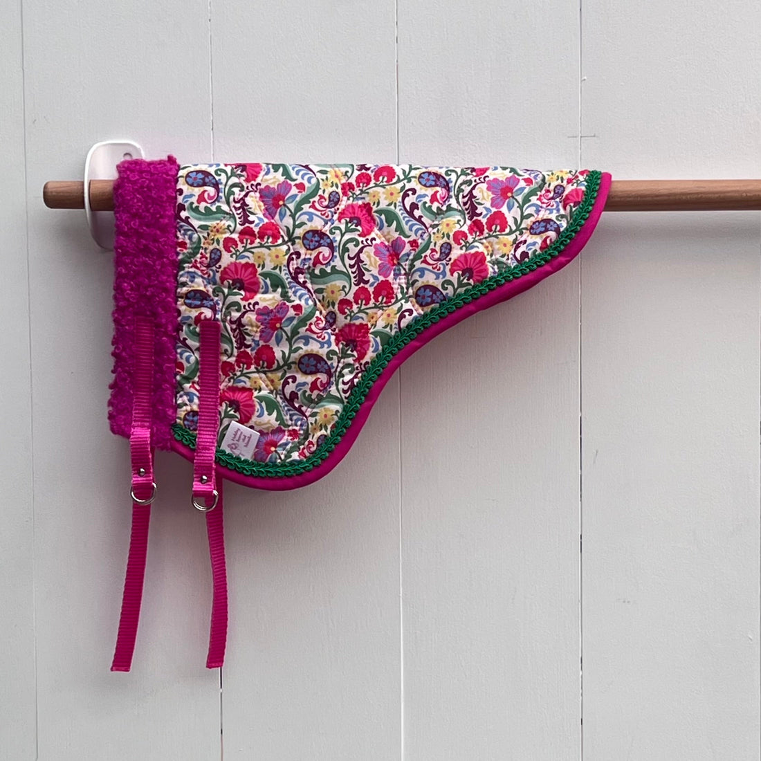 Dekentje kort gekleurd met bloemen patroon