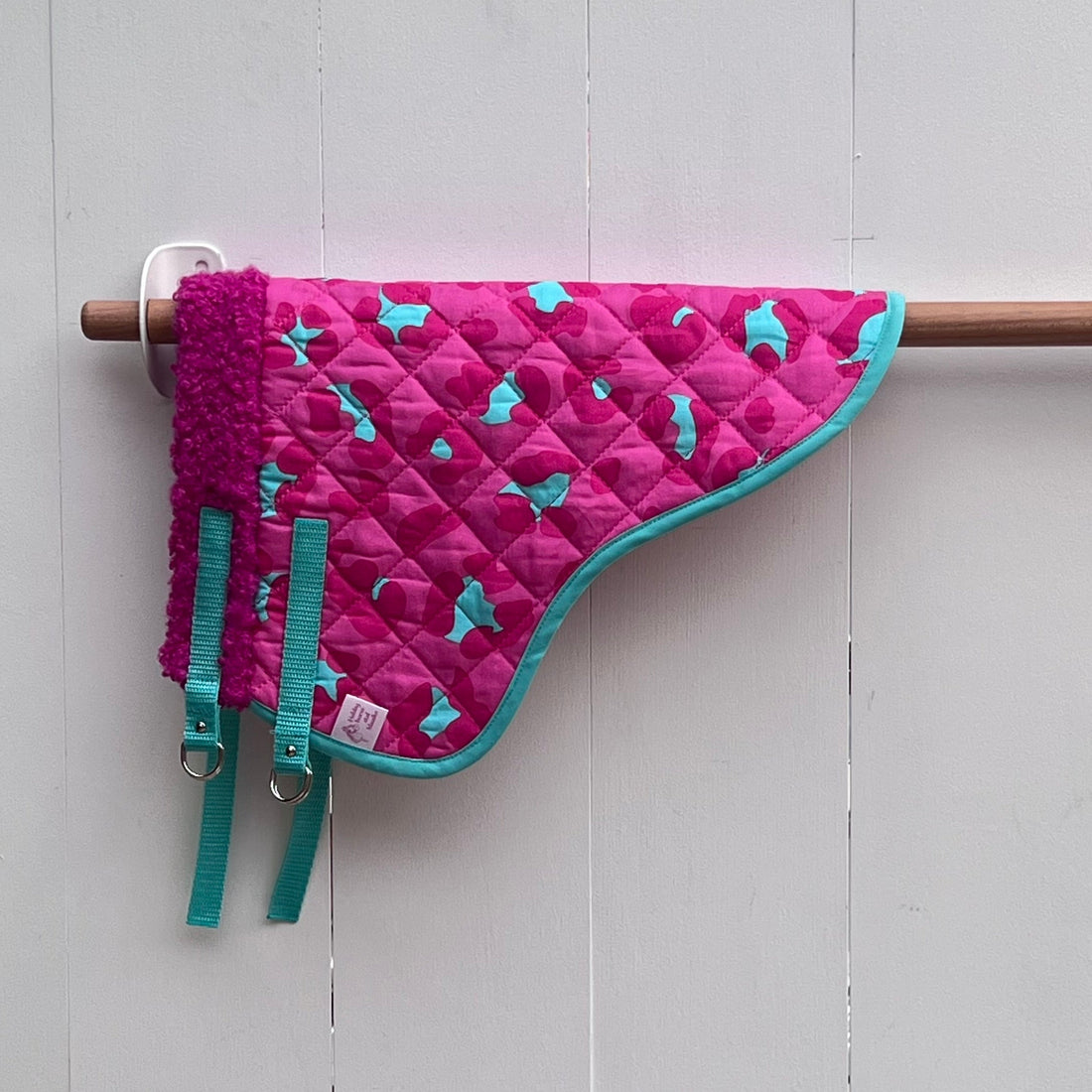 Dekentje kort roze met panter motief