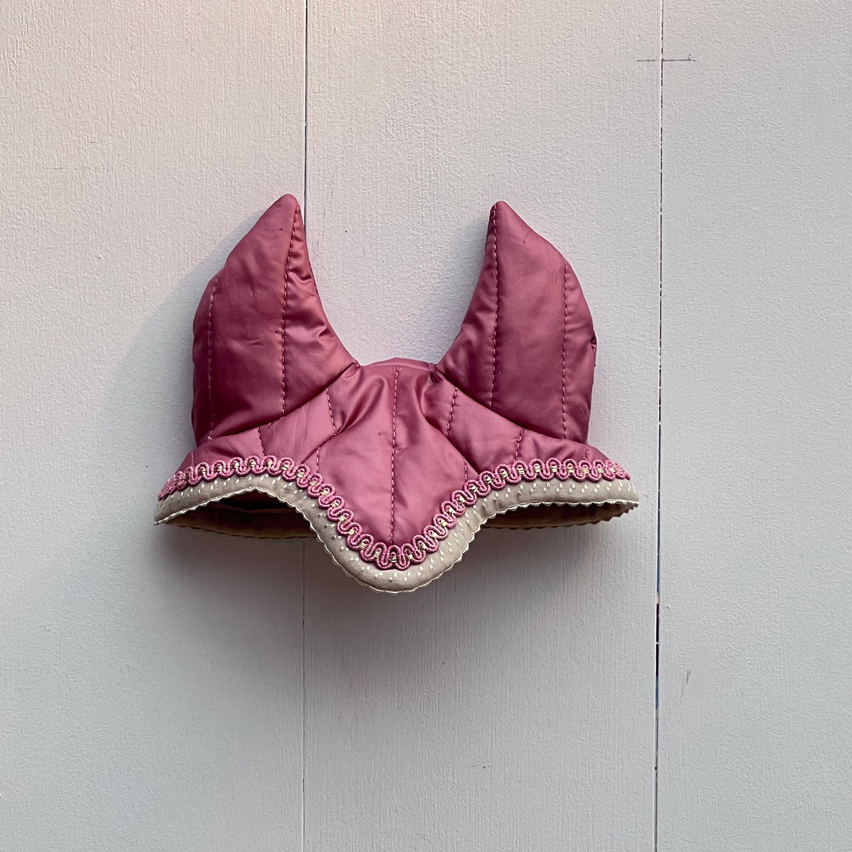Oornetje oud roze bies zand met kantrandje